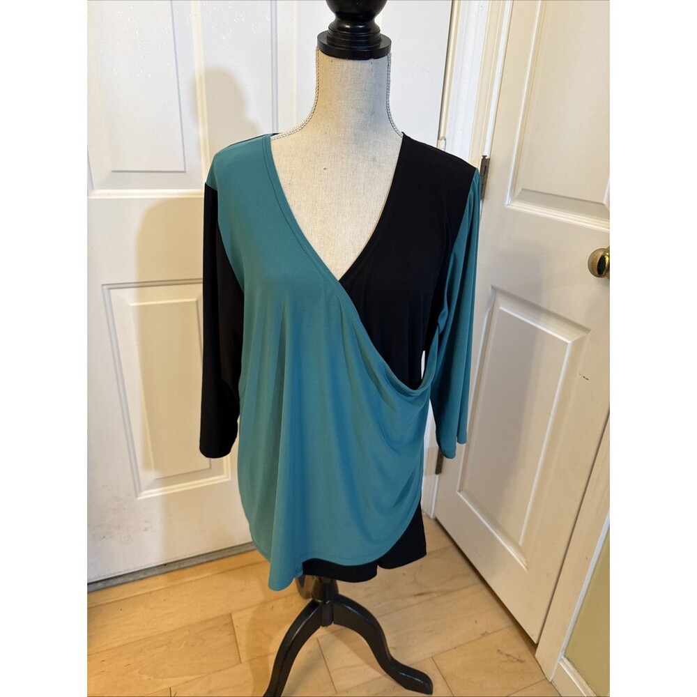 FAUX WRAP Lea Toren Black And Teal Green Women’s Size 1X Wrap Style Spandex Top